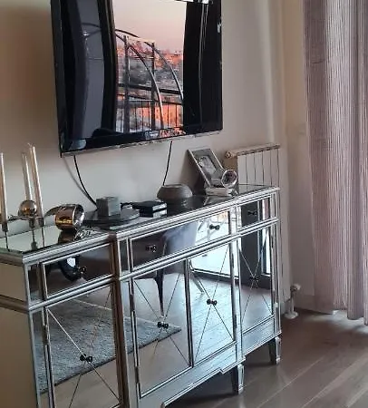 Apartment Lux Apartman Lola Sajmiste